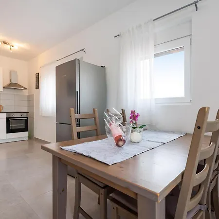 Apartamento Beautiful In With Wifi Rtina